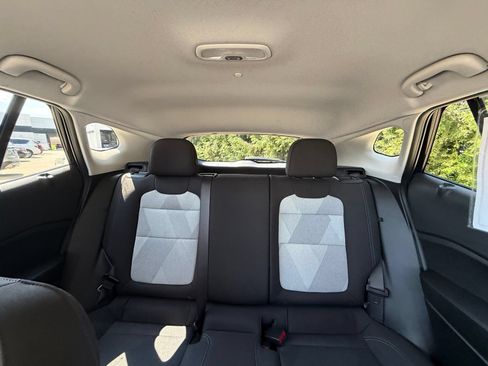 Used 2024 Chevrolet Trax LS w/ LS Convenience Package FWD image 3