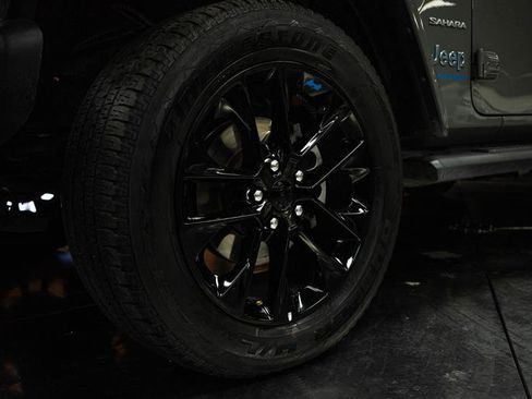 Used 2023 Jeep Wrangler Unlimited Sahara image 3