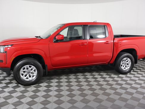 Used 2024 Nissan Frontier SV image 9