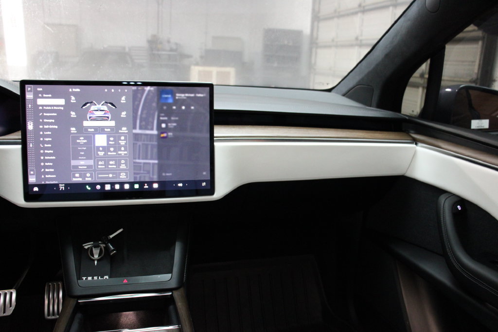 Used 2023 Tesla Model X AWD/4WD image 14