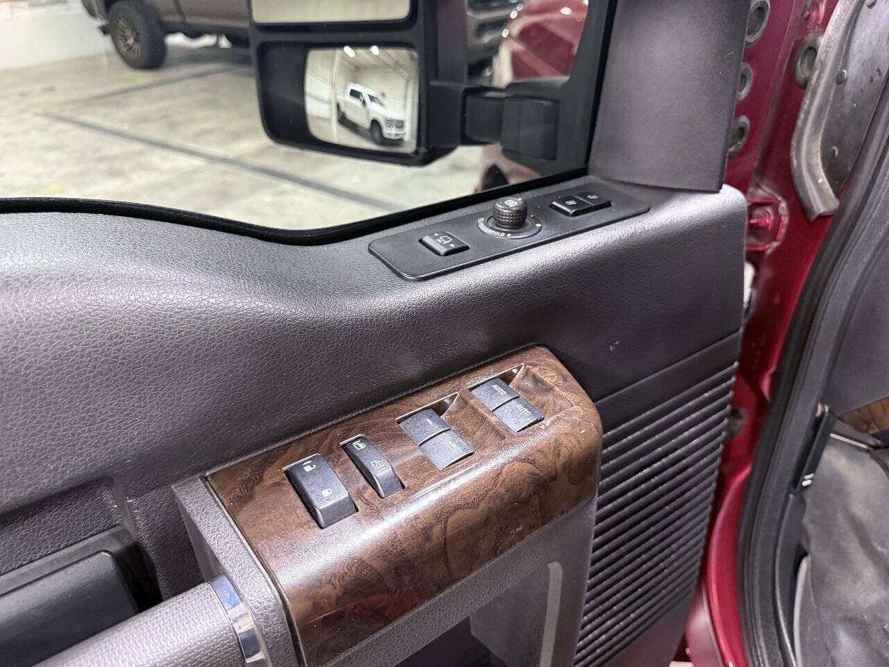 Used 2015 Ford F350 Platinum AWD/4WD image 40