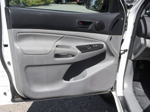 Used 2015 Toyota Tacoma 2WD Access Cab image 14