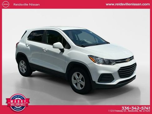 Used 2022 Chevrolet Trax LS w/ Tint and Cruise Package AWD/4WD image 8