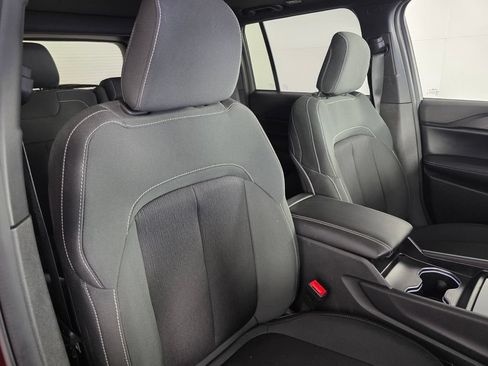 Used 2025 Jeep Grand Cherokee Laredo X RWD image 29