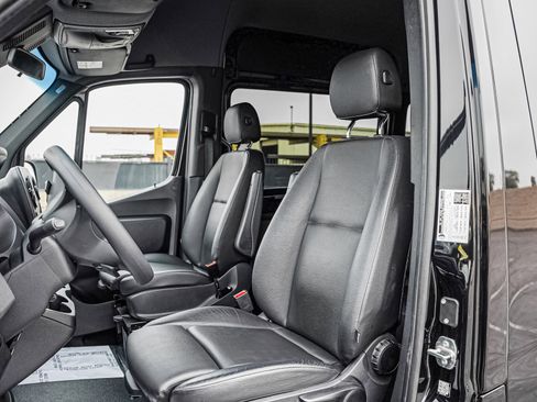Used 2024 Mercedes-Benz Sprinter 2500 image 13