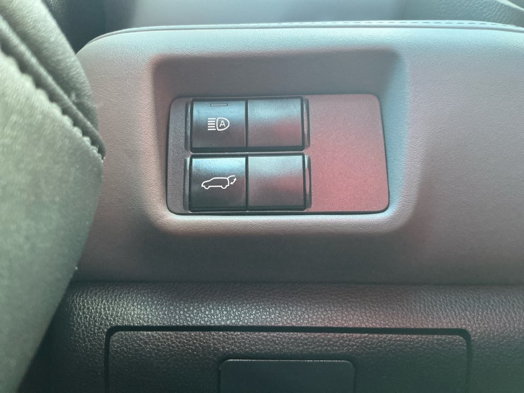 Used 2022 Toyota Highlander XLE AWD/4WD image 17