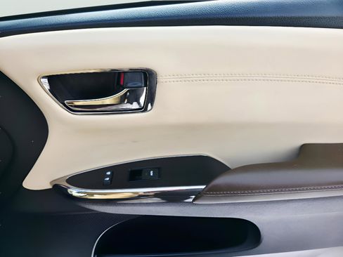 Used 2013 Toyota Avalon XLE image 14