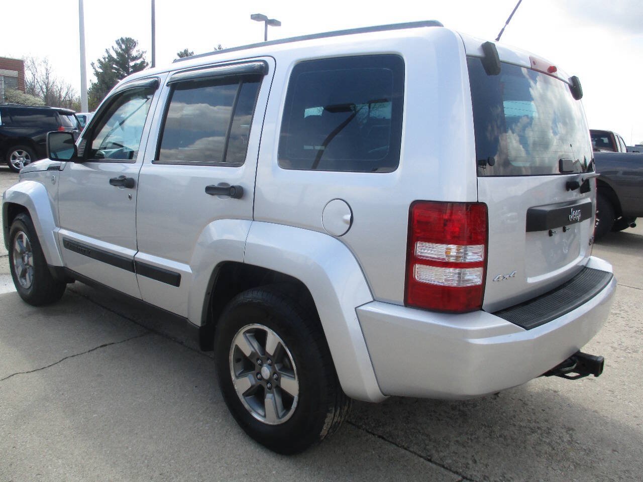 Used 2011 Jeep Liberty Sport AWD/4WD image 4