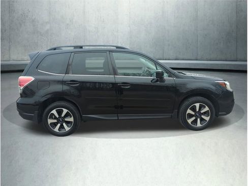 Used 2017 Subaru Forester 2.5i Limited AWD/4WD image 7