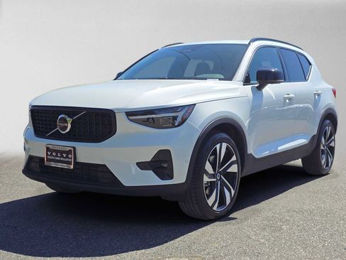 Used 2026 Volvo XC40 B5 Plus w/ Climate Package AWD/4WD image 7
