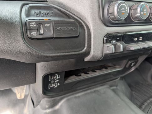 Used 2024 RAM 3500 Tradesman w/ Chrome Appearance Group image 20