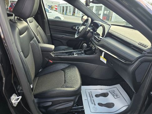 New 2025 Jeep Compass Latitude w/ Sun & Sound Group image 13