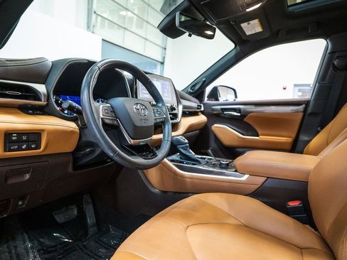 Certified 2021 Toyota Highlander Platinum image 4