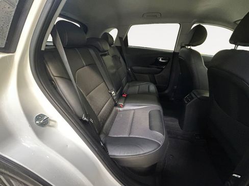 Used 2021 Kia Niro EX image 11