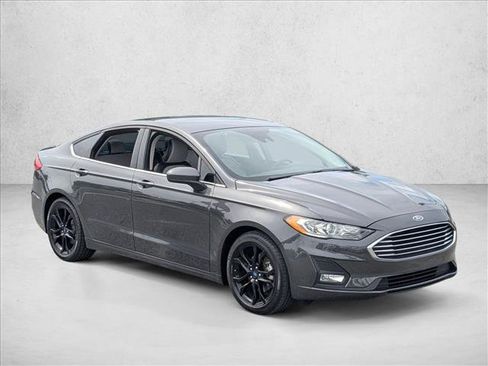 Used 2019 Ford Fusion SE w/ Equipment Group 151A FWD image 3