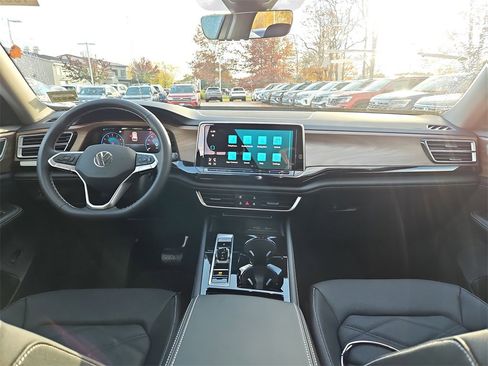 New 2026 Volkswagen Atlas SE image 5