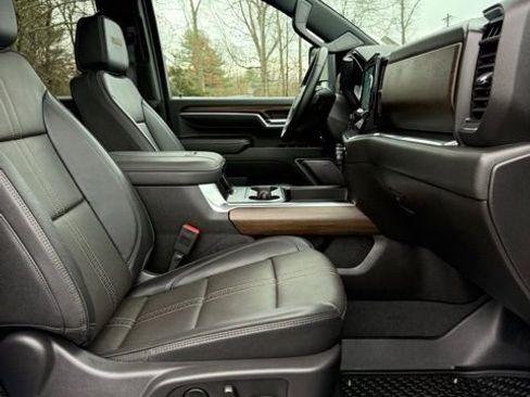 Used 2025 Chevrolet Silverado 2500 High Country w/ Technology Package image 16