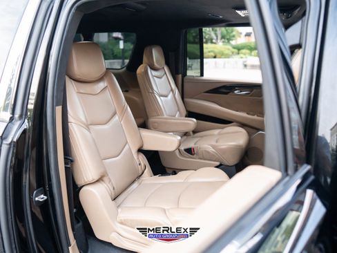 Used 2019 Cadillac Escalade ESV Platinum image 18