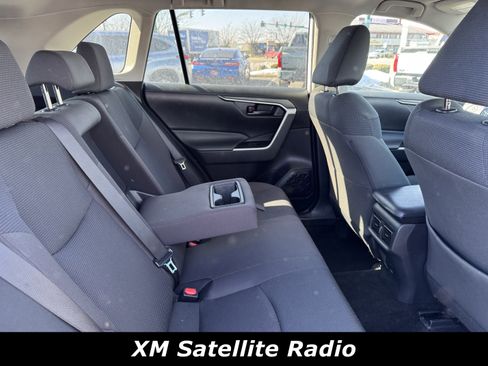 Used 2021 Toyota RAV4 LE image 7