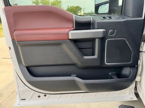 Used 2019 Ford F250 Platinum w/ Platinum Ultimate Package AWD/4WD image 4