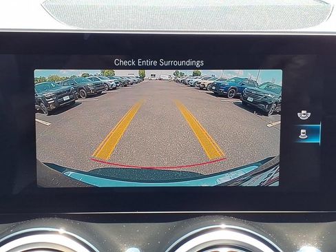 Used 2021 Mercedes-Benz GLB 250 4MATIC image 8