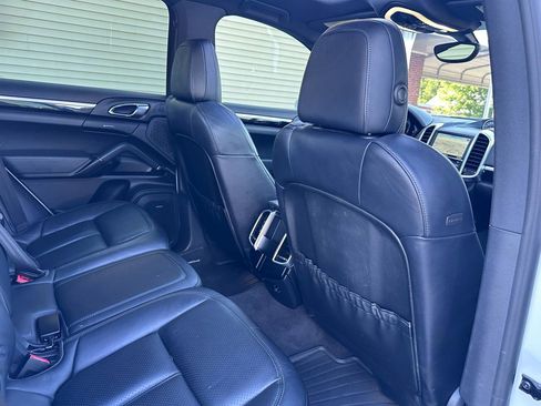 Used 2016 Porsche Cayenne AWD/4WD image 16