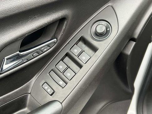 Used 2022 Chevrolet Trax LT w/ Redline Edition image 13