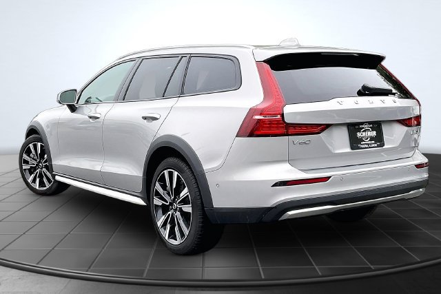 Certified 2025 Volvo V60 B5 Cross Country Ultra AWD/4WD image 15
