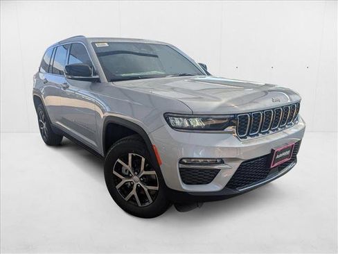 New 2025 Jeep Grand Cherokee Limited image 13