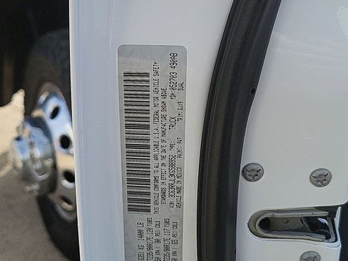 Used 2019 RAM 3500 Laramie image 32