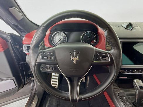 Used 2022 Maserati Levante Trofeo image 11