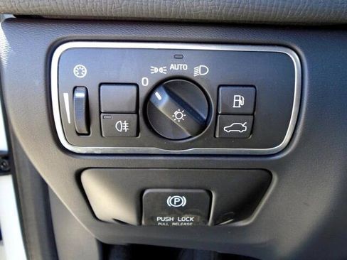 Used 2015 Volvo XC60 T6 R-Design Premier Plus image 40