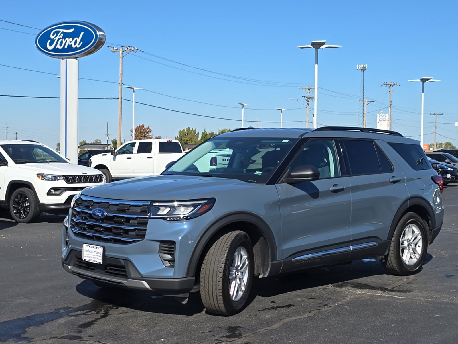 Used 2025 Ford Explorer Active RWD image 55