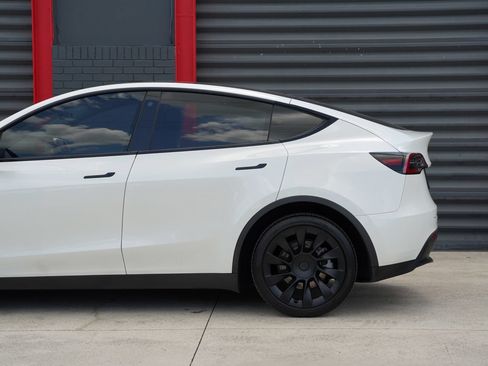 Used 2023 Tesla Model Y Long Range AWD/4WD image 12