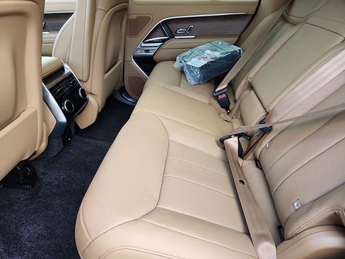 New 2025 Land Rover Range Rover SE image 5