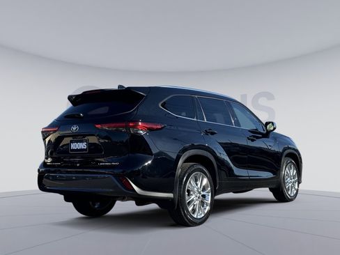 Used 2023 Toyota Highlander Limited image 7
