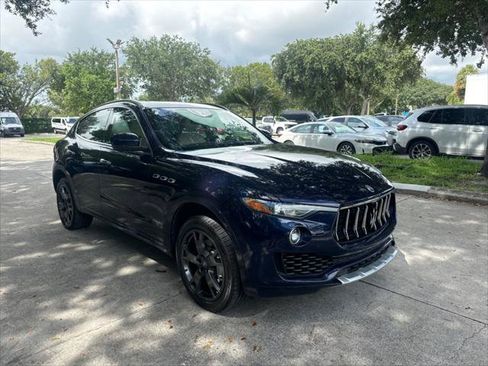 Used 2018 Maserati Levante GranLusso AWD/4WD image 4