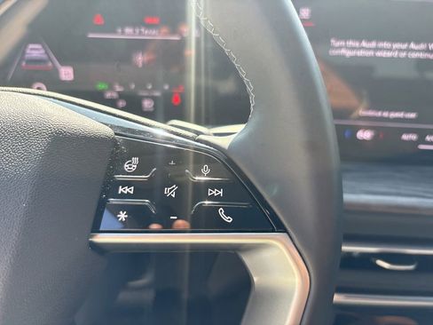 Used 2025 Audi Q5 Premium w/ Convenience Package image 23