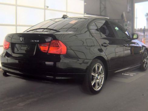 Used 2011 BMW 328i xDrive Sedan AWD/4WD image 4