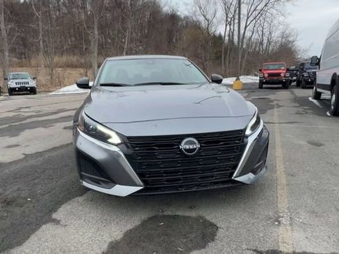 Used 2024 Nissan Altima 2.5 SV image 3