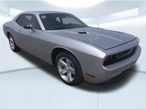 Used 2009 Dodge Challenger SE RWD image 6