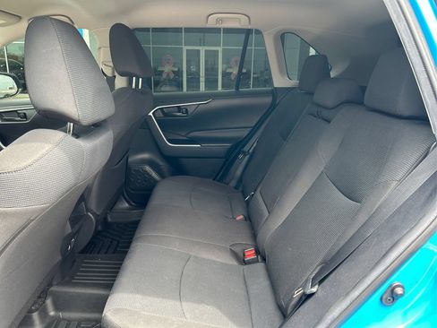 Used 2021 Toyota RAV4 LE FWD image 10