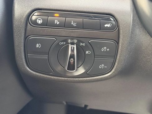 Used 2019 INFINITI QX50 Essential image 33