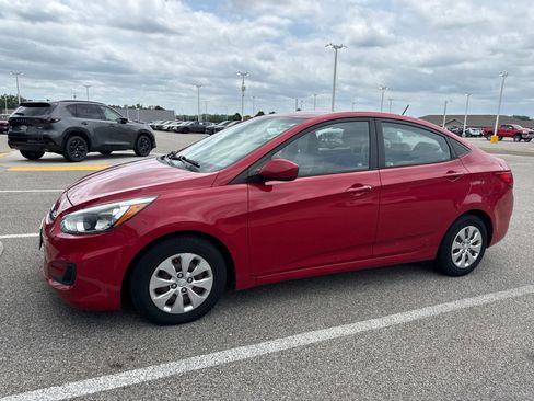 Used 2016 Hyundai Accent SE FWD image 1
