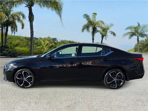 Used 2023 Nissan Altima 2.5 SR image 2