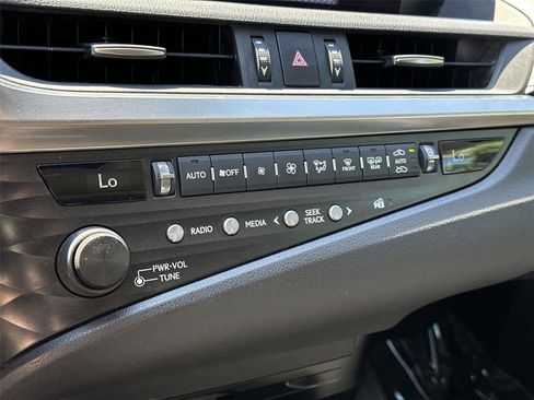 Used 2020 Lexus ES 300h w/ Accessory Package 2 image 26