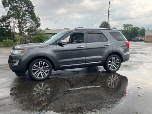 Used 2016 Ford Explorer Platinum AWD/4WD image 2