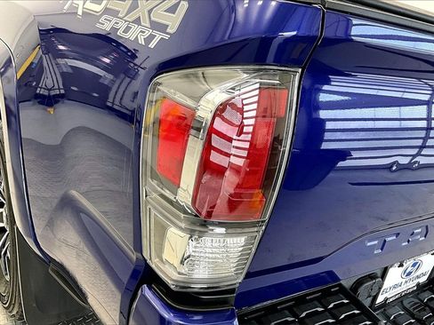 Used 2022 Toyota Tacoma TRD Sport image 32