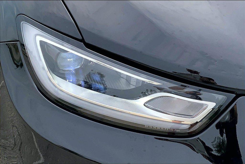 Used 2026 Chrysler Pacifica Limited FWD image 28