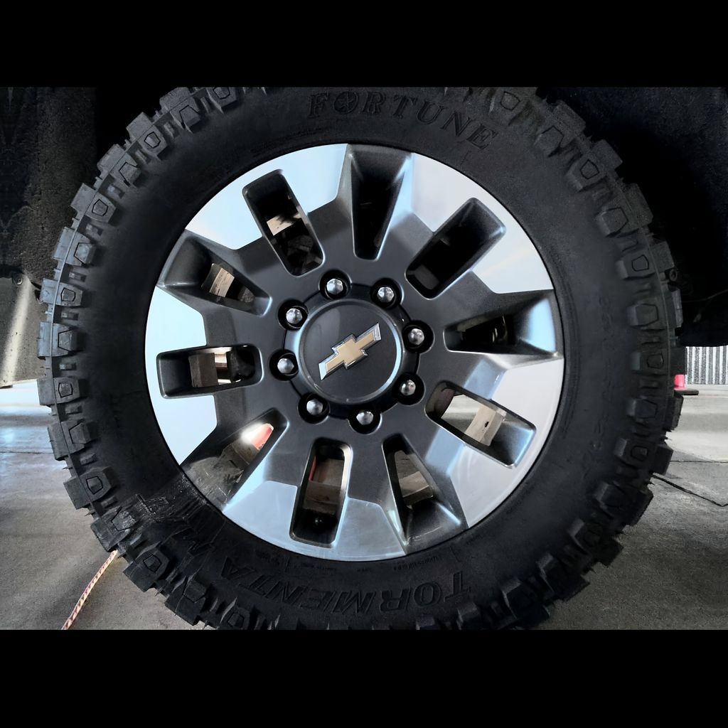 Used 2024 Chevrolet Silverado 2500 Custom w/ Custom Convenience Package AWD/4WD image 16